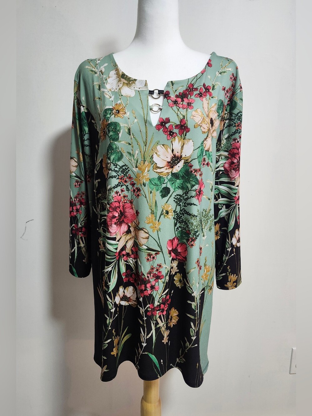 JM Collection Mint Green Floral Tunic with Red Blooms